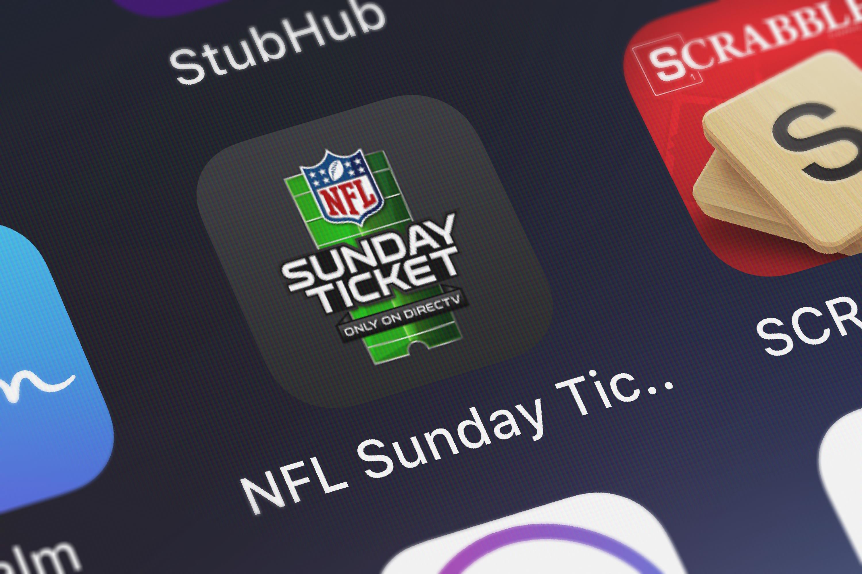 Apple Is A Favorite For NFL Sunday Ticket, But Could   TV Snag The  Victory In The Last Minute?