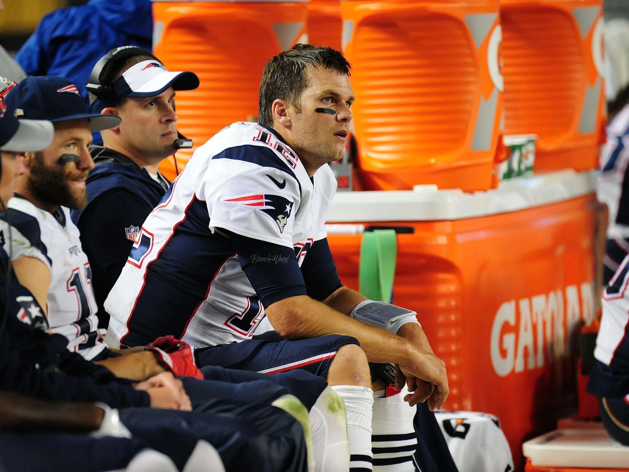 Tom Brady's anger reaches the Surface: NFL star slams Microsoft tablet in  rare shutout loss – GeekWire