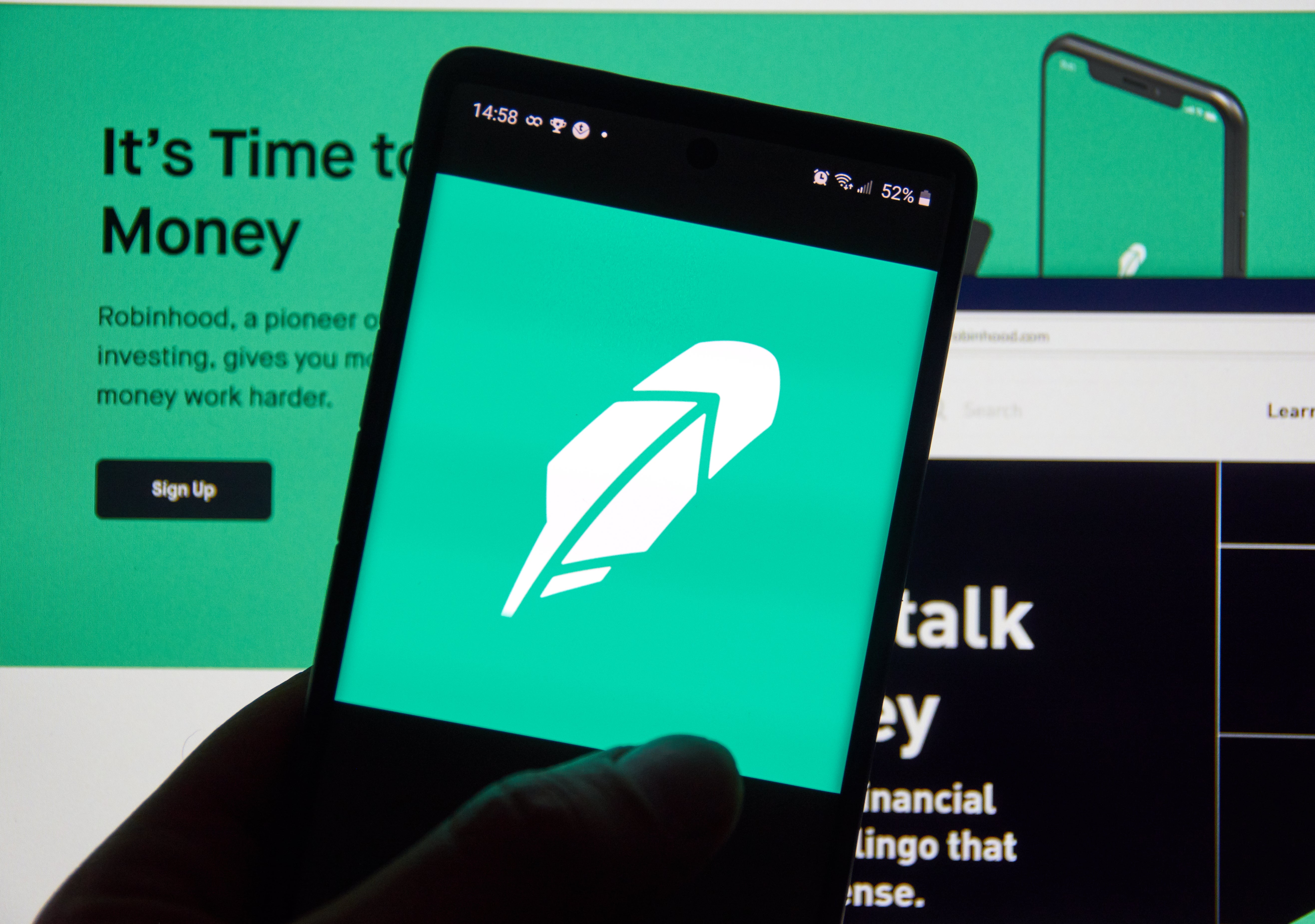 Robinhood Begins Pulling Customers From Larger Brokers