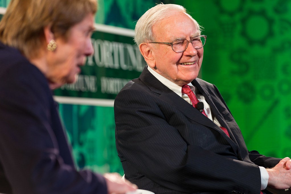 Is Warren Buffett Preparing For A Market Downturn With Berkshire Hathaway&#39;s $325B Cash Pile? Analyst Says Internet Bubble And 2008 Crash May Have Lessons