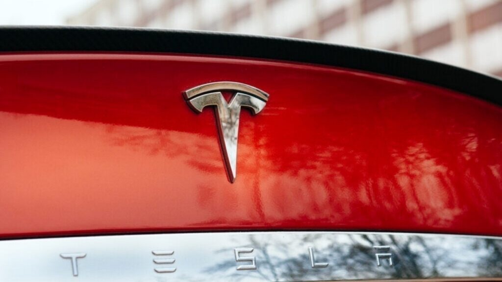 Trump&#39;s Proposed Corporate Tax Cuts Could Boost Tesla&#39;s FY25 EPS by 4%, Says Analyst